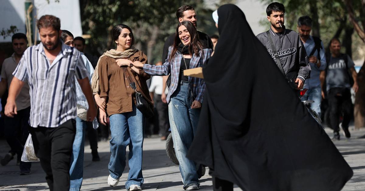 Iran MP proposes work incentives for marriage, having children