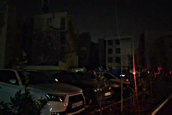 لا كهرباء ولا ماء ولا خُطة: في صيف إيران.. إن لم تبكِ فاضحك