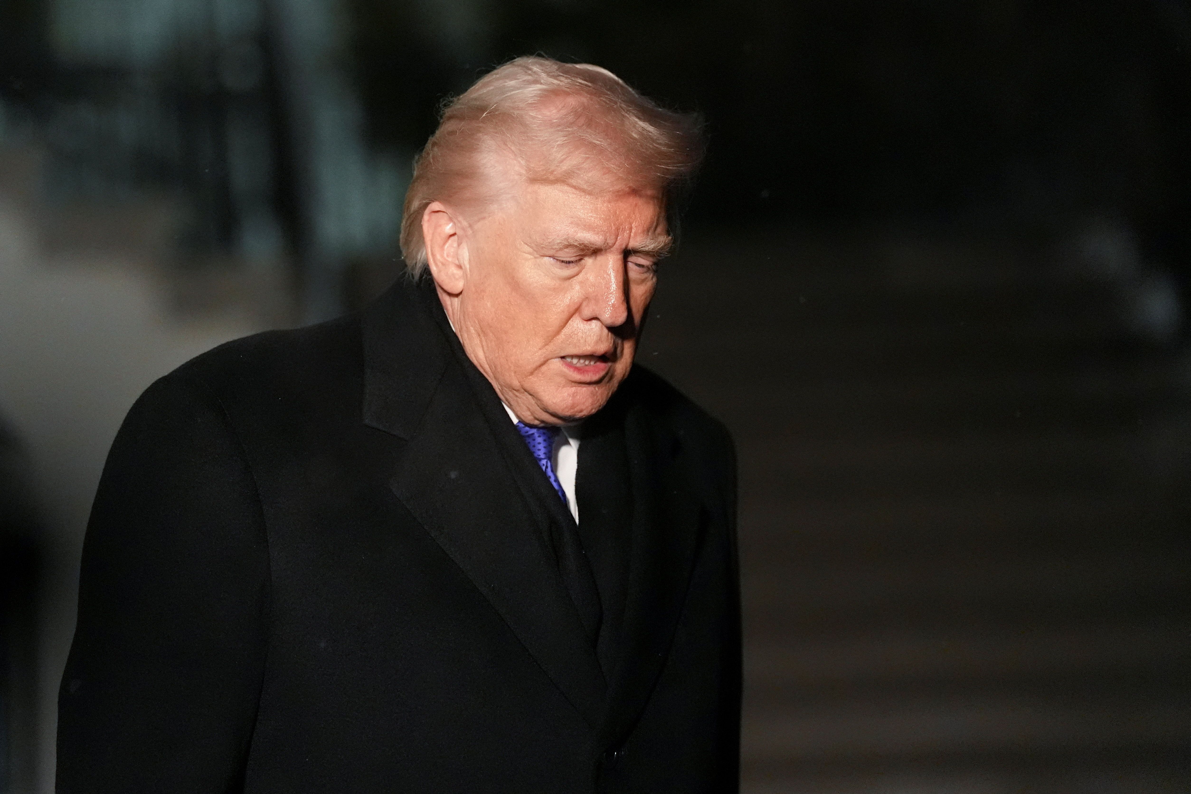 ترامپ: یک ناوگان بسیار بزرگ در حال حرکت به سمت ایران است