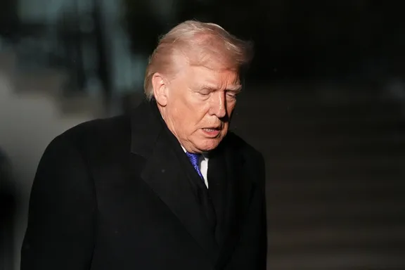 ترامپ: یک ناوگان بسیار بزرگ در حال حرکت به سمت ایران است