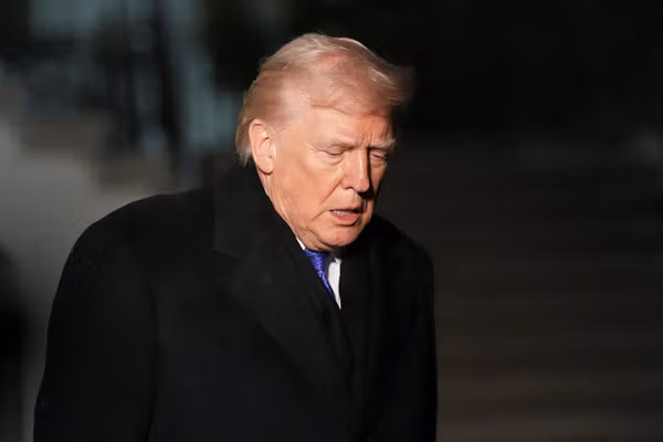 ترامپ: یک ناوگان بسیار بزرگ در حال حرکت به سمت ایران است