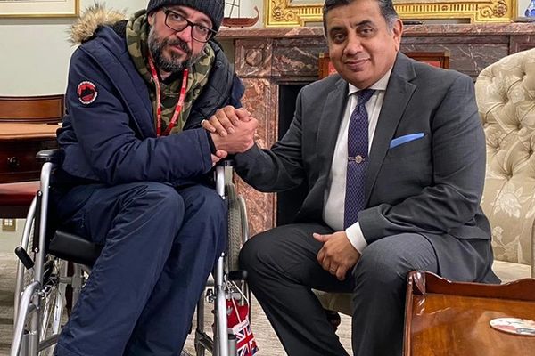 الناشط الإيراني "بهشتي" يلتقي مساعد الخارجية البريطانية في اليوم الـ62 من إضرابه عن الطعام