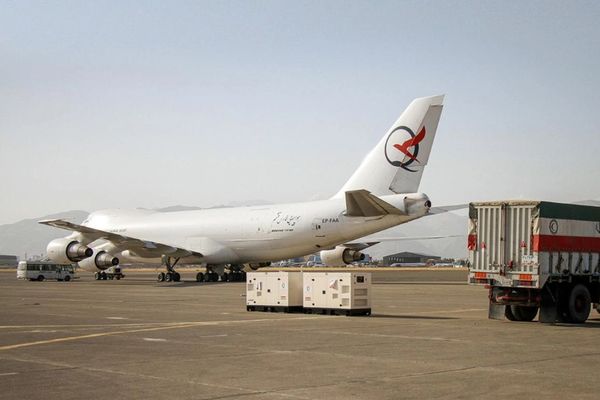 "رويترز": إيران استغلت طائرات الإغاثة لضحايا الزلزال لنقل أسلحة إلى سوريا