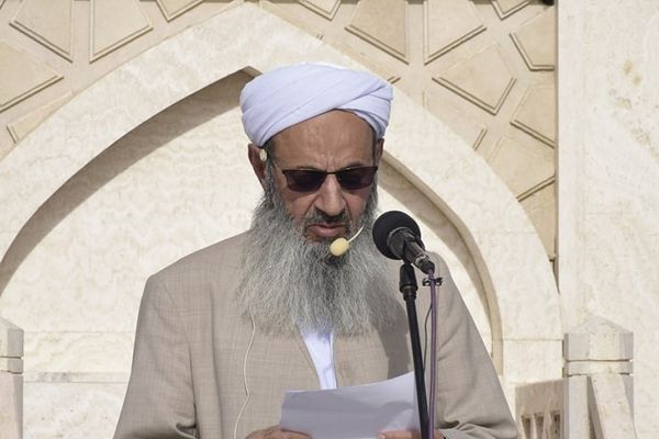 مسؤول أمني إيراني ينتقد مولوي عبد الحميد بعد تحميله خامنئي مسؤولية مجزرة زاهدان