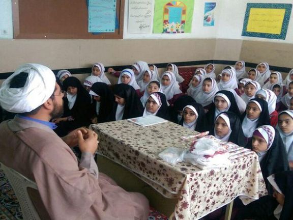 مقام وزارت آموزش و پرورش: روحانیون در حال بررسی فایل صوتی نماز دانشآموزان هستند