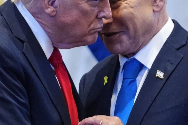 قناة إسرائيلية: علينا توجيه "الضربة القاضية" إلى إيران وحماس