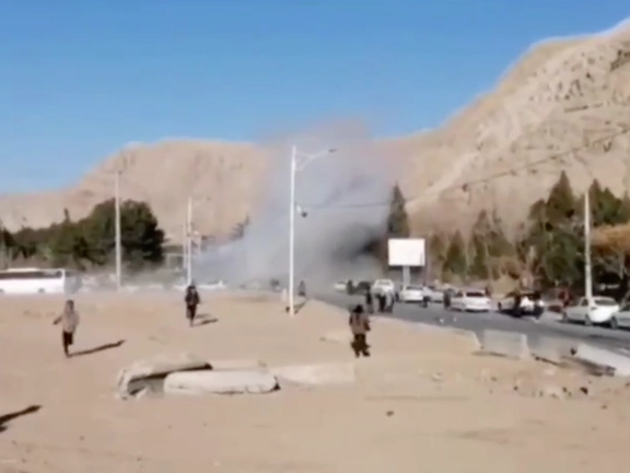 نماینده جیرفت در مجلس: چهار انفجار در مسیر منتهی به محل دفن سلیمانی رخ داده است