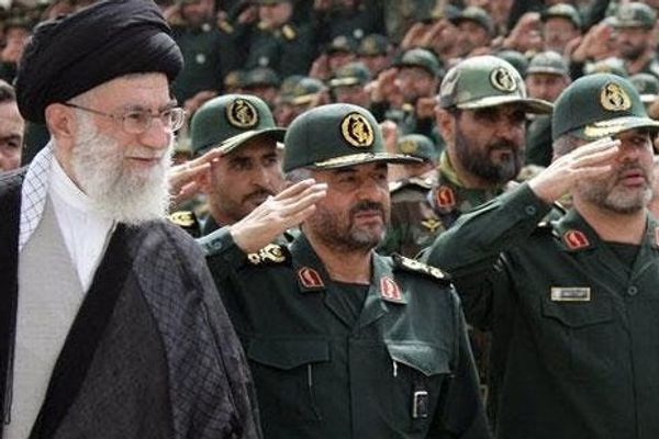 بعد الكشف عن فساد واسع بالحرس الثوري.. برلماني إيراني يدعو للاعتراف بوجود "اندساس ونفوذ"