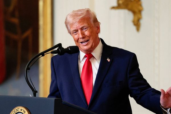 ترامب: تدمير النظام الإيراني سياسيًا وعسكريًا و"القضاء الكامل" على قواته البحرية والجوية