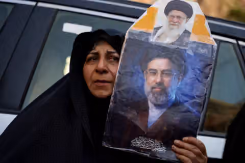 روایت تازه زاکانی از حمله ۹ اسفند: موشک مستقیما به محل اقامت مجتبی خامنهای اصابت کرد