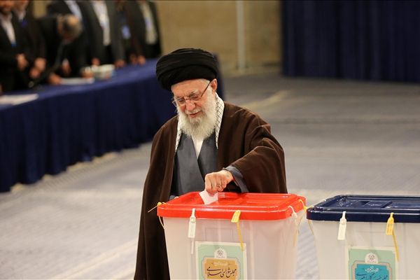 التلفزيون الإيراني يحذر المرشحين من انتقاد أوضاع البلاد أثناء حملاتهم الانتخابية