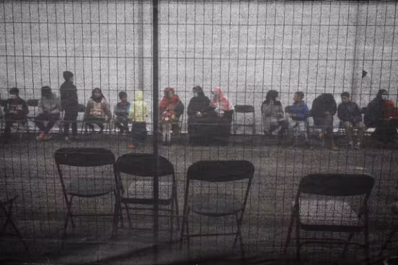 خدمات شهروندی و مهاجرت آمریکا بررسی همه پروندههای مهاجرتی افغانها را متوقف کرد