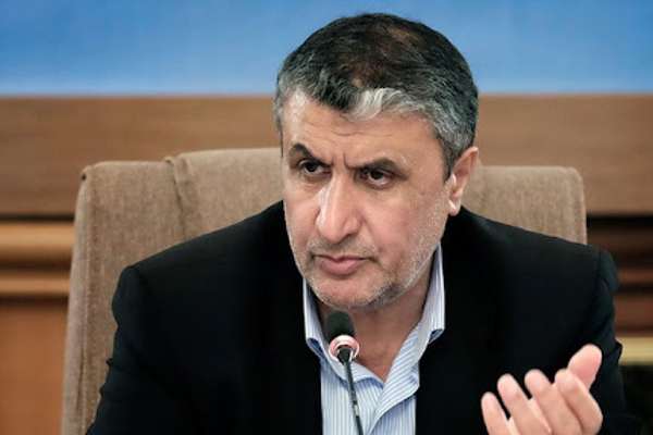 Iran’s Nuclear Chief Criticizes Economic Policy, Emphasizes Talks