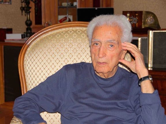 پیکر اسلامی ندوشن، پژوهشگر، پس از یکسال و نیم از کانادا به ایران میآید