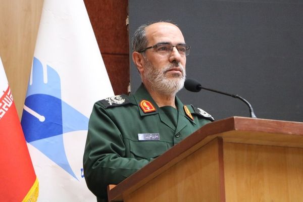 قائد بالحرس الثوري: قوة إيران مضمونة بطاعة خامنئي