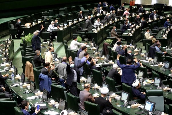 استثناء القوات المسلحة والأمن و"الطاقة الذرية" من قانون شفافية التصويت في برلمان إيران