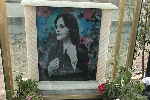 تشدید فضای امنیتی و حصر خانگی خانواده امینی در سالگرد قتل حکومتی مهسا