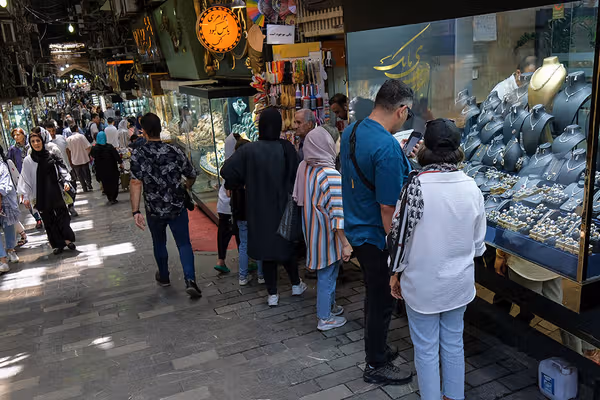 یک نماینده مجلس اعلام کرد جمهوری اسلامی برای «کنترل روایت» اینترنت را قطع کرده است