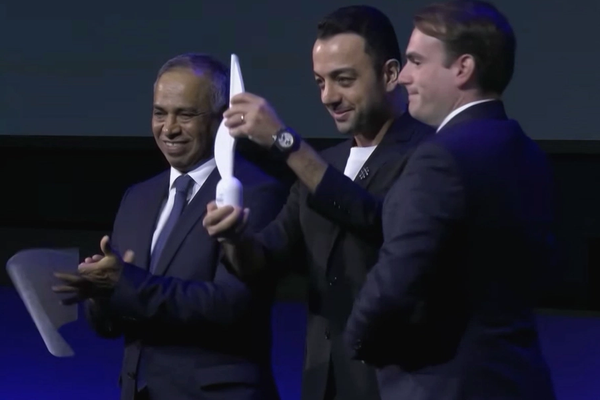 لدورها في نقل معاناة الإيرانيين.. "إيران إنترناشيونال" تتسلم جائزة الشجاعة لعام 2024