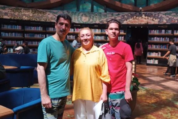 از راست به چپ: دانیال مصطفوی، زهرا بنیعامریان و بیژن مصطفوی