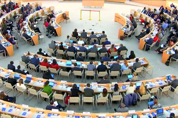 "حقوق الإنسان" يدين الانتهاكات الحقوقية في إيران ويمدد مهمة المقرر الخاص و"تقصي الحقائق"