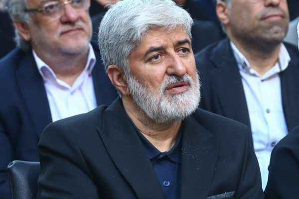 برلماني سابق: الديمقراطية في إيران لا تنتج سوى شخصيات محافظة تفتقر إلى "المبادرة"