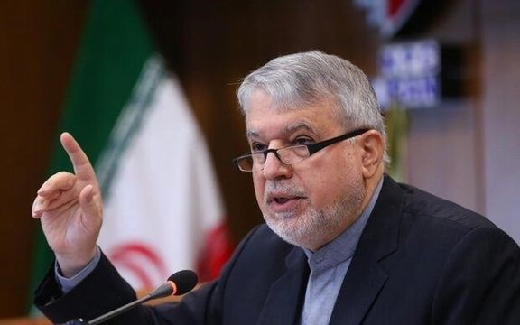 وزير الثقافة الإيراني السابق:طريقة حكم البلاد "معيوبة" والفشل يتجلى في موائد الشعب الفارغة