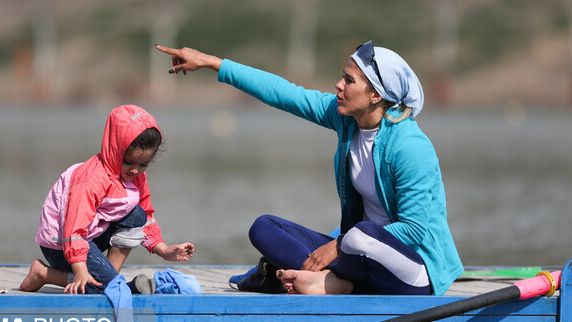 ملیپوش قایقرانی در آستانه حذف؛ مهسا جاور با داشتن حضانت هم اجازه خروج فرزندش را ندارد