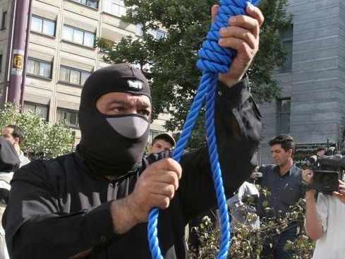 محکومیت جهانی اعدامها در ایران، همزمان با تایید احکام و انتقال زندانیان به سلول انفرادی