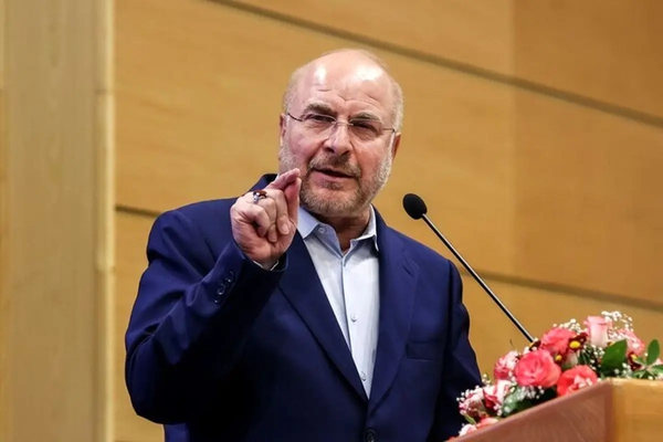 رئيس البرلمان الإيراني: البلاد "رهينة ثنائية ضارة" والحكومة تهدر الموارد