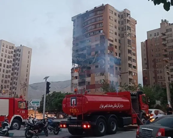 هدف قرار گرفتن قسمتی از یک برج مسکونی در تهران