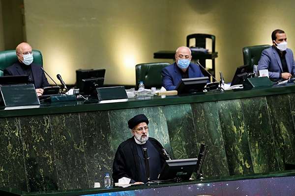 Newspaper Linked To Iran’s IRGC Slams Raisi’s Economic Record