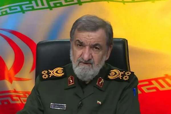 مستشار مجتبى خامنئي: توسيع نطاق الحرب للمحيط الهندي والبحرالأحمر والمتوسط إذا استمر الحصار