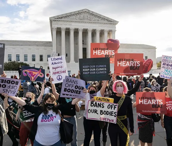 فرماندار اوکلاهاما شدیدترین قانون «منع سقط جنین» در آمریکا را امضا کرد