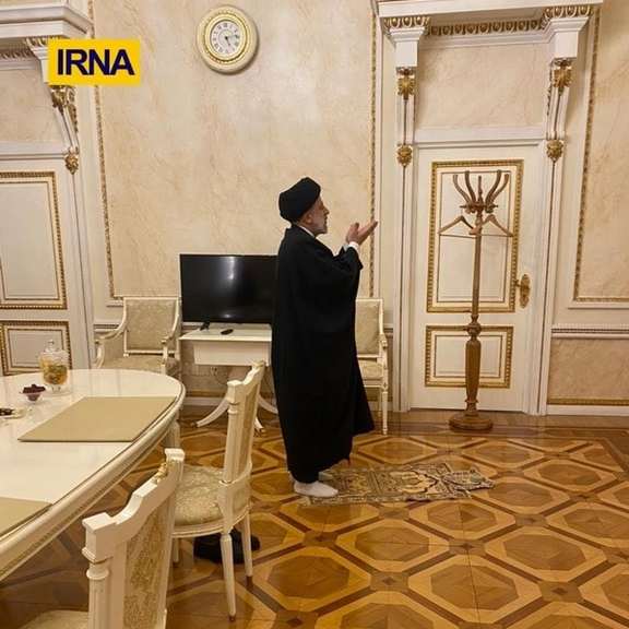 Iran's president Ebrahim Raisi praying in the Kremlin on January 19, 2022