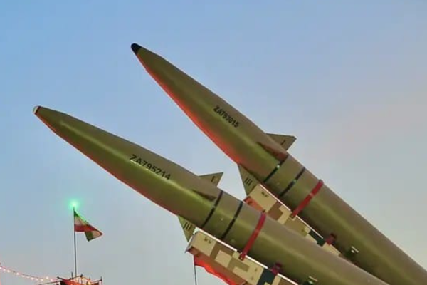 وزارة الدفاع الإماراتية: رصد صاروخين باليستيين أطلقا من إيران