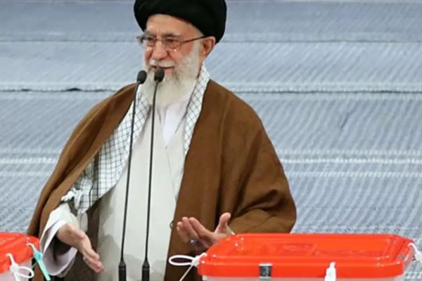 ناشط سياسي: خامنئي يغمض عينيه عن "الحقائق الكارثية".. والإيرانيون لن يصوتوا في الانتخابات