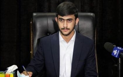 السلطات الإيرانية تعتقل مراهقا بتهمة الفساد.. جنى المليارات بعد إنشائه مقرًا لدعم الباسيج