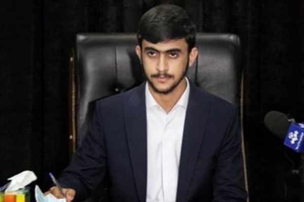 السلطات الإيرانية تعتقل مراهقا بتهمة الفساد.. جنى المليارات بعد إنشائه مقرًا لدعم الباسيج