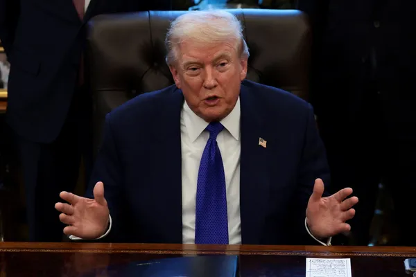 مذاکره و تسلیم یا جنگ؛ ترامپ کدام گزینه را در مقابل جمهوری اسلامی برمیگزیند؟