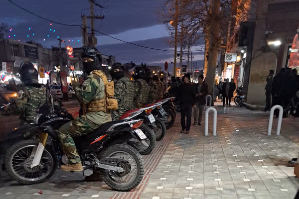 دستکم ۴۴ معترض در جریان اعتراضات با گلولههای جنگی و ساچمهای زخمی شدهاند