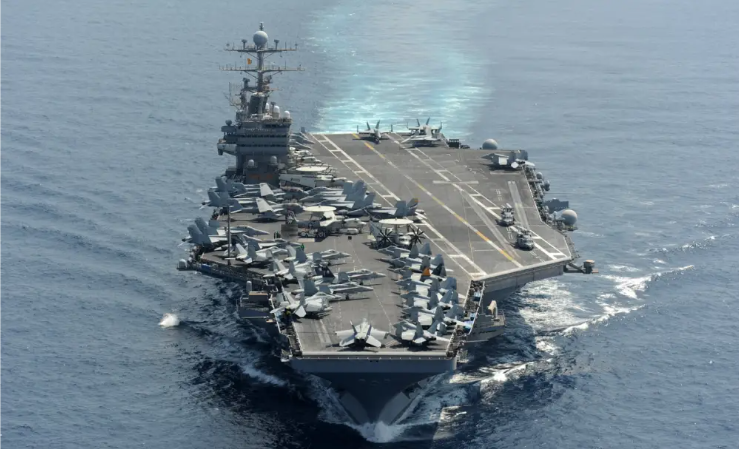 ناو هواپیمابر تئودور روزولت در حال خروج از خاورمیانه و بازگشت به آمریکاست