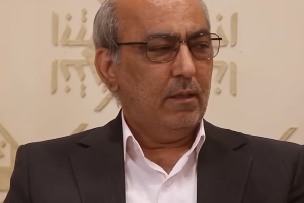 سياسي إيراني: من يدعون إلى بقاء هذا النظام أصبحوا أقلية