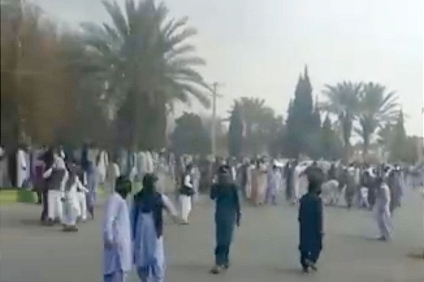 تفاصیل جديدة عن احتجاجات بلوشستان إيران.. ومطالبات للنظام بالرد على مقتل 16 شخصا