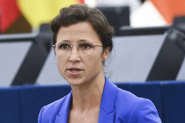 نماینده آلمان در پارلمان اروپا: برای تصویب مطالبات در حمایت از معترضان ایران تلاش میکنم