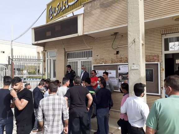 A protest by some of the workers of Iran's Chovar Petrochemical Company in Ilam province (April 2023)