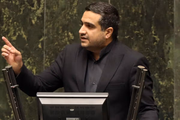 اسحاقی، نماینده قائنات: چیزهایی مانند سیمکارت سفید زیاد داریم، مثلا تسهیلات سفید