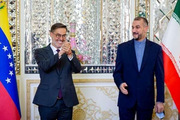 Colombia Says Iran, Russia Helping Venezuela To Move Troops To Border