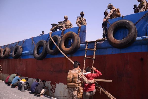 القوات البحرية العراقية تحتجز سفينة إيرانية وتعتقل طاقمها بتهمة تهريب الوقود