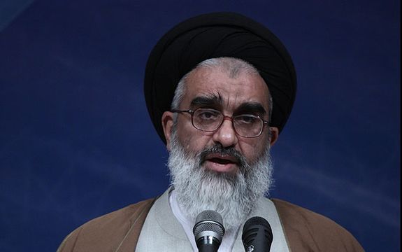 امام جمعه قم: روستاییها نباید به شهرنشینی روی بیاورند